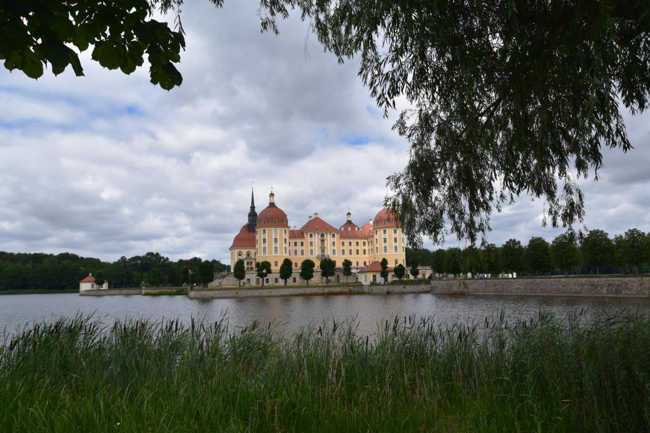 Ferienwohnung Und Pension "Zur Aue" Konigsbruck Exterior photo