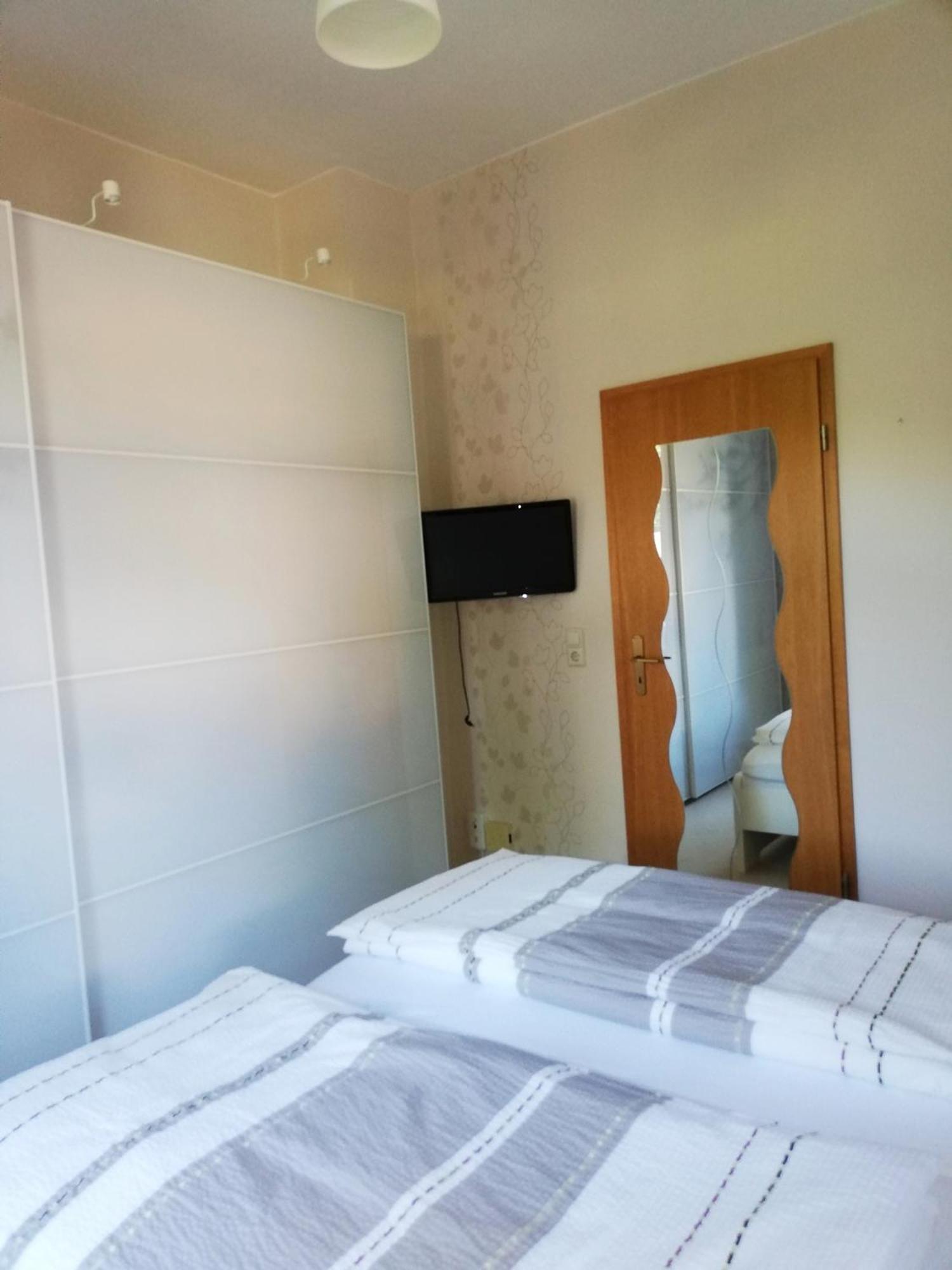 Ferienwohnung Und Pension "Zur Aue" Konigsbruck Exterior photo